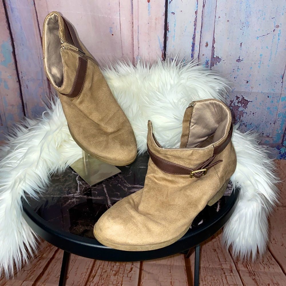 Woman’s Heeled Boots By Dexter In Sz 9